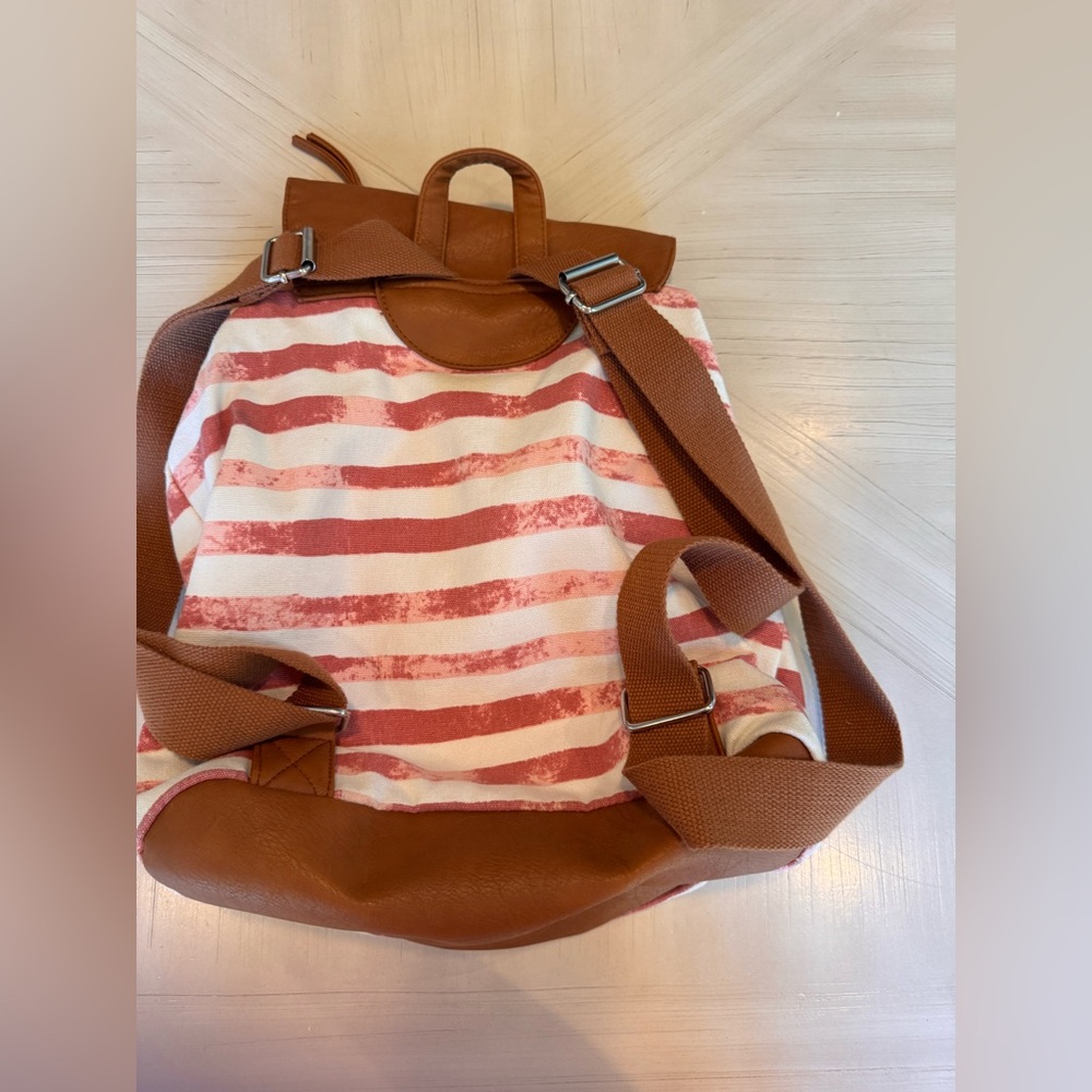 Rustic Distressed American Flag Canvas & Faux Leather Drawstring Backpack - Picture 7 of 13